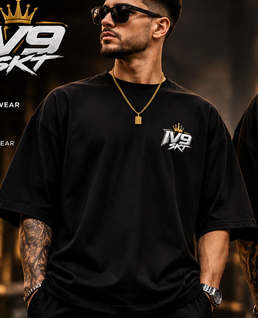Modelo vestindo camiseta oversized da coleção IV9 SKT